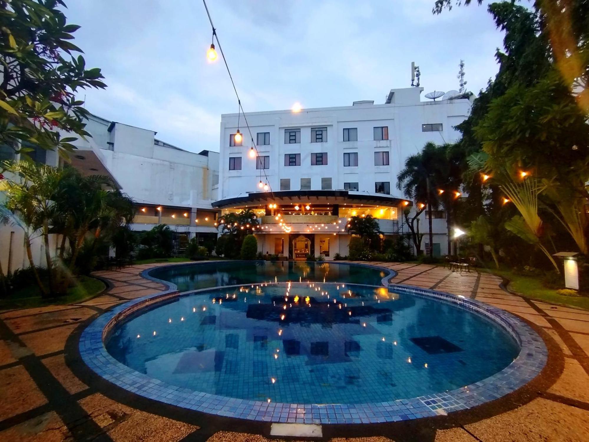 The Sun Hotel Sidoarjo Luaran gambar